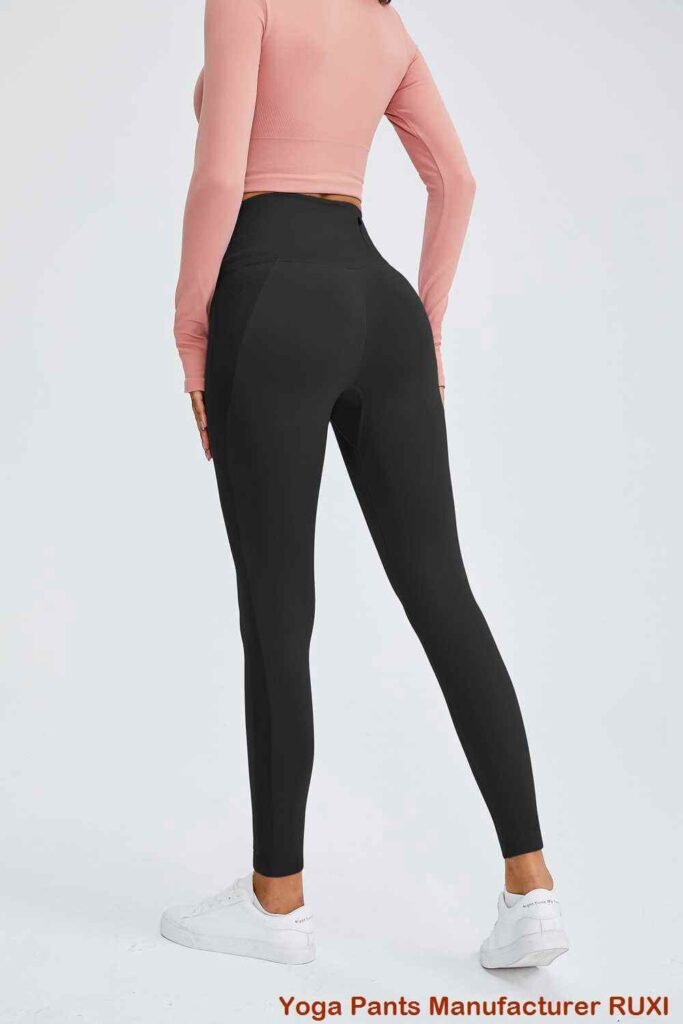 meilleurs pantalons de yoga pour femmes de petite taille