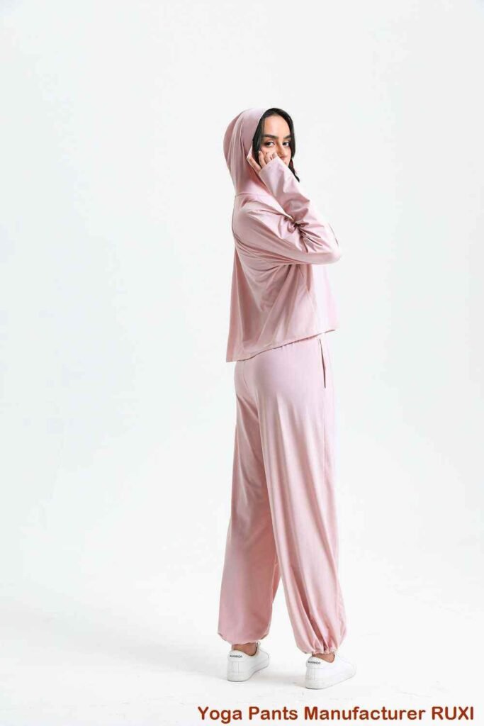 Pantalon de yoga évasé noir élégant et confortable Ruxi