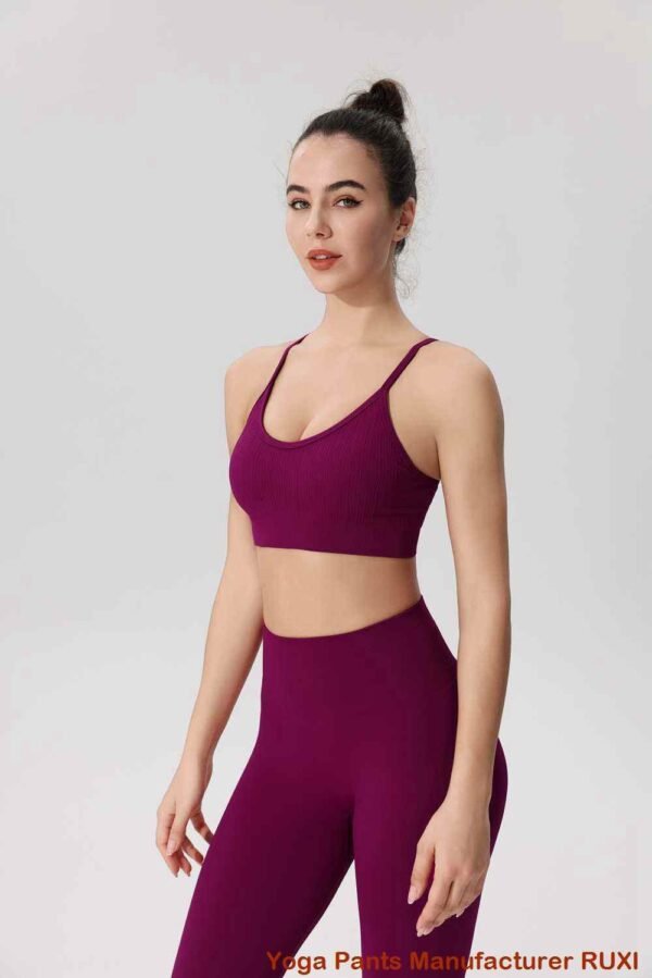 Veste de sport grise avec jean décontracté et élégant Ruxi