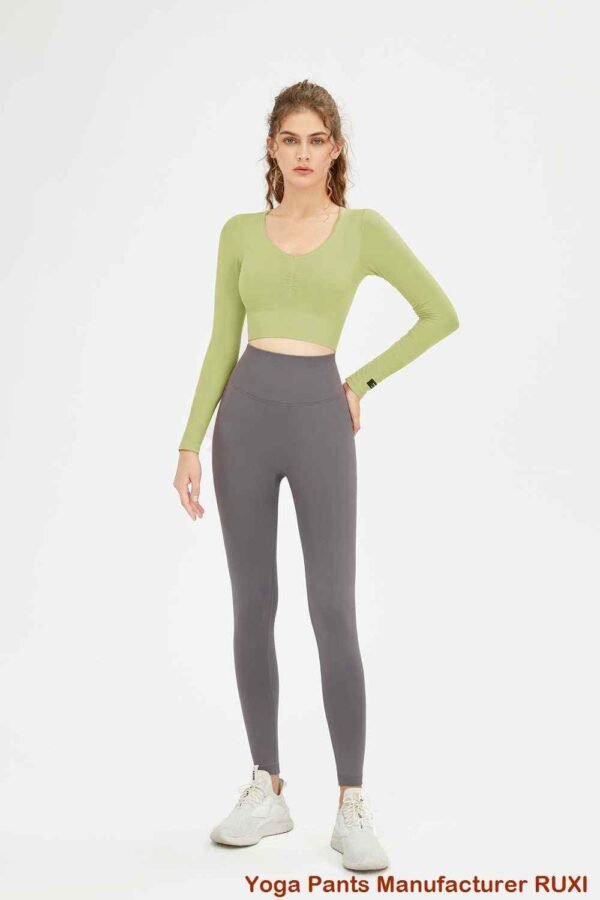 Ensemble de vêtements de sport avec soutien gorge et short
