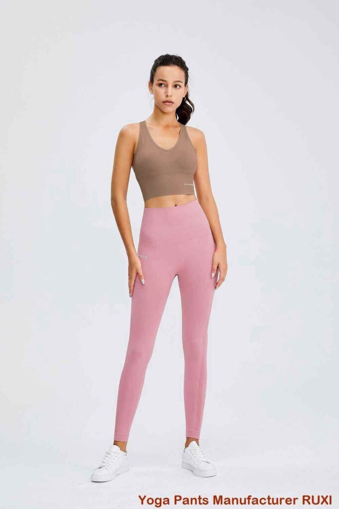 Pantalon de yoga isolé pour femme chaud et confortable