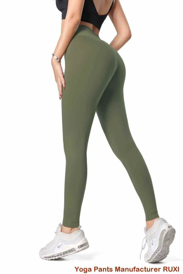 Short de sport blanc léger et respirant pour le fitness