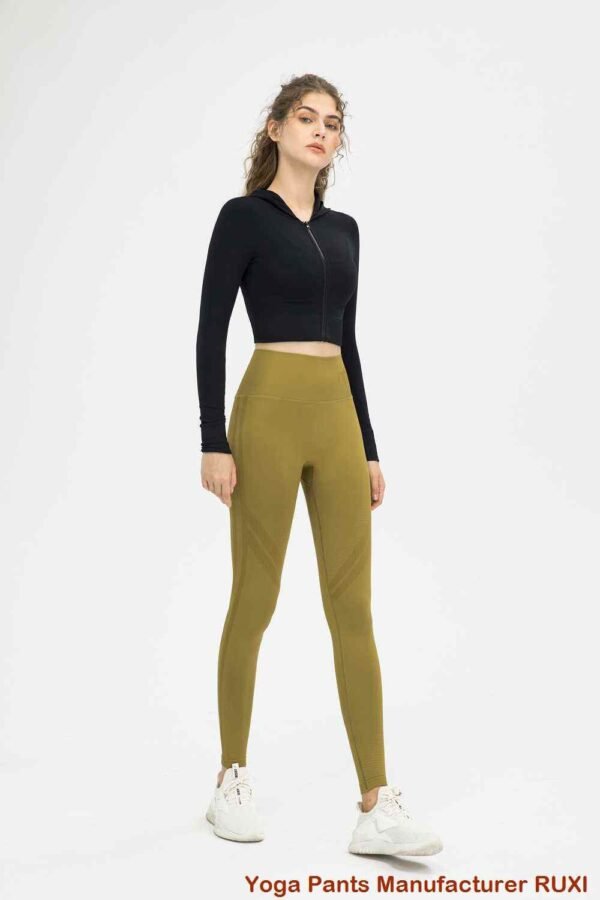 soutien-gorge de sport ouvert devant Ruxi ci1411