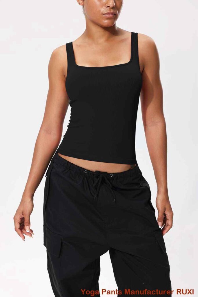 Pantalon noir à taille élastiquée pour plus de confort