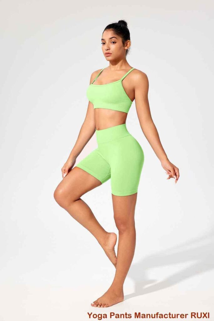 Pantalon de yoga blanc confortable élégant et flexible